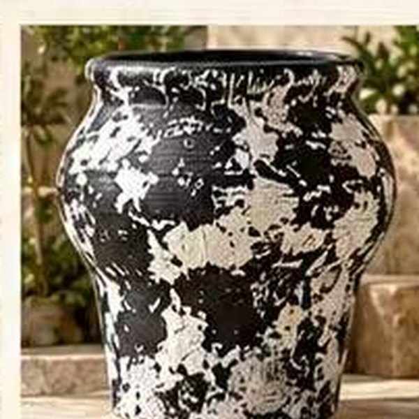 Artistic Curve magnesium oxide planter